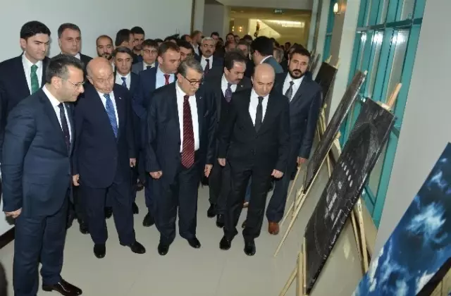 Uluslararası Diyarbakır Sempozyumu'nda Mehmet Kılıçoğlu Sergisi Açıldı Uluslararası Diyarbakır Sempozyumu'nda Mehmet Kılıçoğlu Sergisi Açıldı
