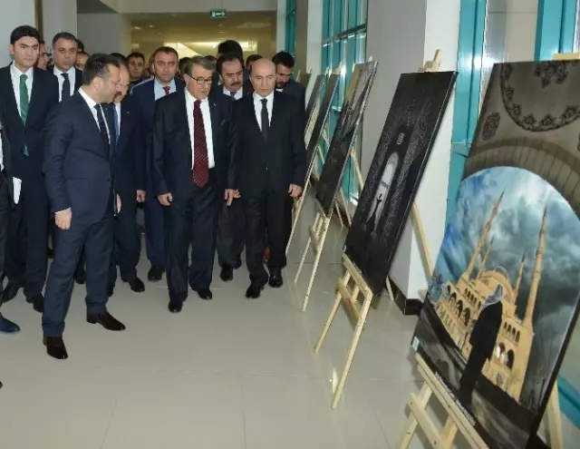 Uluslararası Diyarbakır Sempozyumu'nda Mehmet Kılıçoğlu Sergisi Açıldı Uluslararası Diyarbakır Sempozyumu'nda Mehmet Kılıçoğlu Sergisi Açıldı