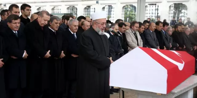 Cumhurbaşkanı Erdoğan ve Başbakan Yıldırım, Korkut Özal'ın Cenaze Törenine Katıldı Cumhurbaşkanı Erdoğan ve Başbakan Yıldırım, Korkut Özal'ın Cenaze Törenine Katıldı