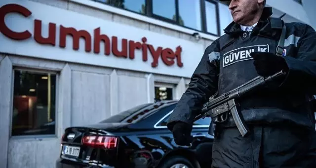 Cumhuriyet Gazetesi Operasyonunda 9 Tutuklama (Geniş Haber) Cumhuriyet Gazetesi Operasyonunda 9 Tutuklama (Geniş Haber)