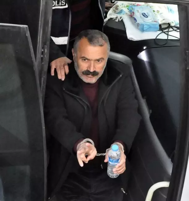 Hdp Kocaeli İl Başkanı Adliyeye Sevk Edildi Hdp Kocaeli İl Başkanı Adliyeye Sevk Edildi