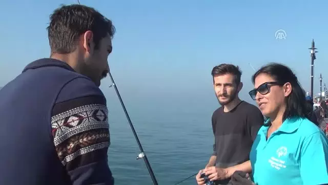 Engelli Çocukların Oltayla Balık Tutma Heyecanı Engelli Çocukların Oltayla Balık Tutma Heyecanı