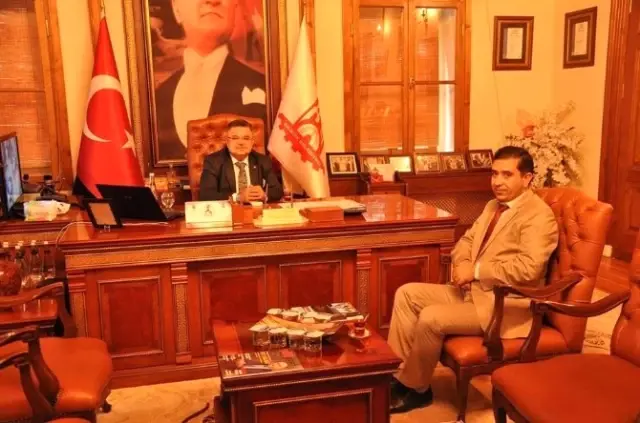 Hasan Yılmaz'dan Başkan Yağcı'ya Ziyaret Hasan Yılmaz'dan Başkan Yağcı'ya Ziyaret