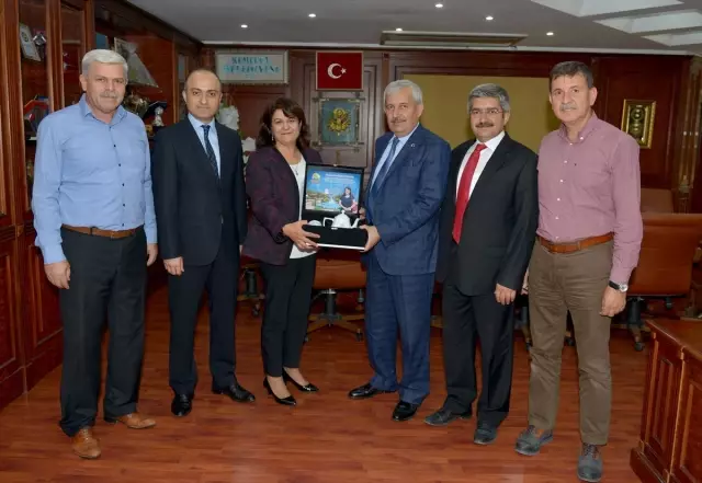 Eski Kumluca Myo Müdürü Sönmez'den Çetinkaya'ya Veda Ziyareti Eski Kumluca Myo Müdürü Sönmez'den Çetinkaya'ya Veda Ziyareti