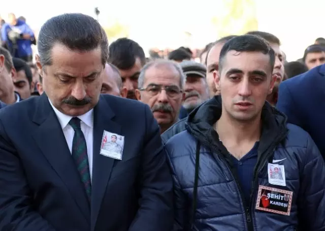 Şehit Sözleşmeli Er Çakır Gözyaşları İçerisinde Son Yolculuğuna Uğurlandı Şehit Sözleşmeli Er Çakır Gözyaşları İçerisinde Son Yolculuğuna Uğurlandı