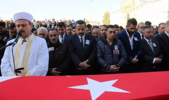 Şehit Sözleşmeli Er Çakır Gözyaşları İçerisinde Son Yolculuğuna Uğurlandı Şehit Sözleşmeli Er Çakır Gözyaşları İçerisinde Son Yolculuğuna Uğurlandı