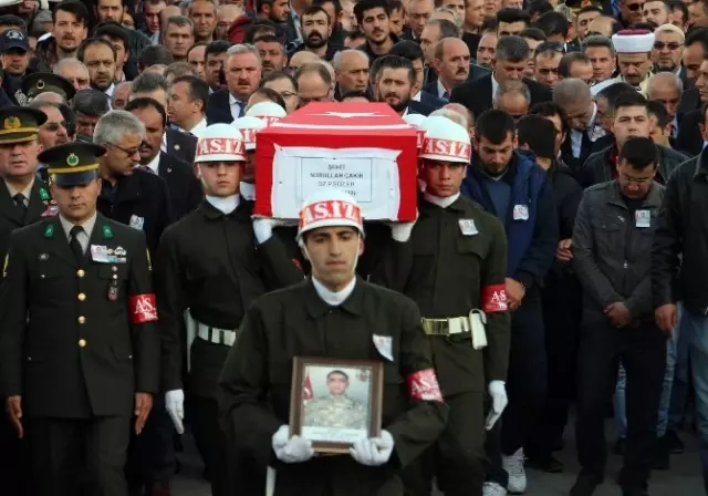 Şehit Sözleşmeli Er Çakır Gözyaşları İçerisinde Son Yolculuğuna Uğurlandı Şehit Sözleşmeli Er Çakır Gözyaşları İçerisinde Son Yolculuğuna Uğurlandı