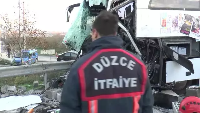 Yolcu Otobusu Tira Carpti 1 Olu 10 Yarali Istanbul