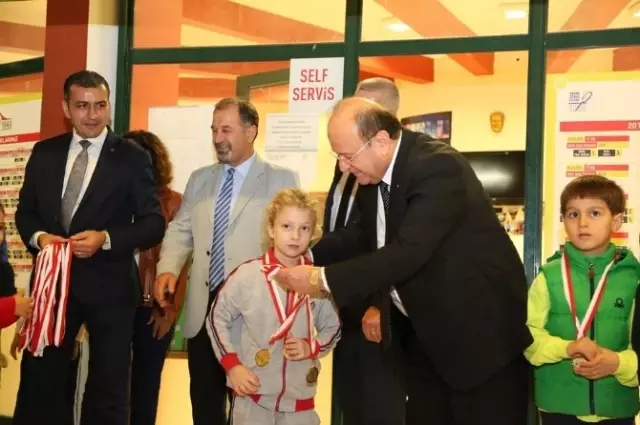 Cumhuriyet Kupası Tenis Turnuvası Ödül Töreni Yapıldı