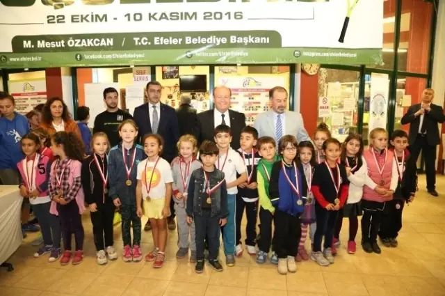 Cumhuriyet Kupası Tenis Turnuvası Ödül Töreni Yapıldı