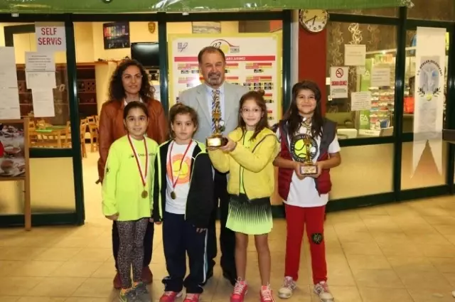 Cumhuriyet Kupası Tenis Turnuvası Ödül Töreni Yapıldı