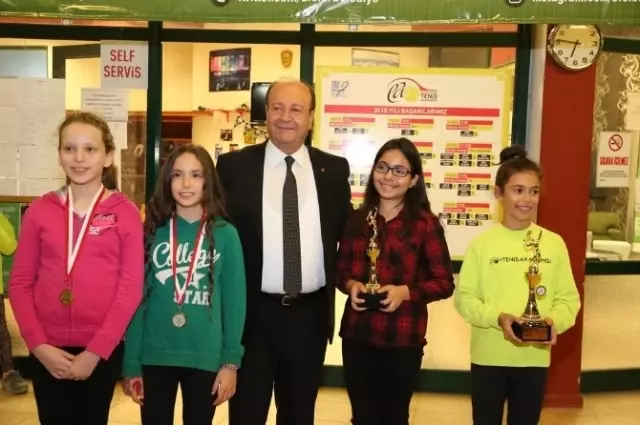 Cumhuriyet Kupası Tenis Turnuvası Ödül Töreni Yapıldı