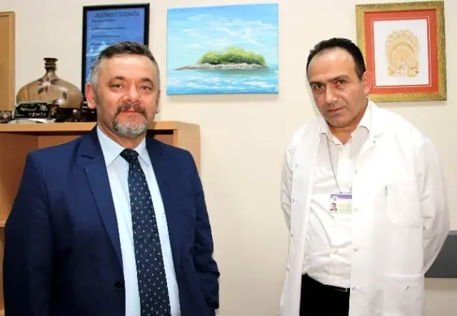 3 Dil Bilen Ressam Temizlik Görevlisi Olarak Çalışıyor 3 Dil Bilen Ressam Temizlik Görevlisi Olarak Çalışıyor