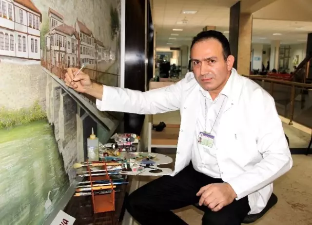 3 Dil Bilen Ressam Temizlik Görevlisi Olarak Çalışıyor 3 Dil Bilen Ressam Temizlik Görevlisi Olarak Çalışıyor