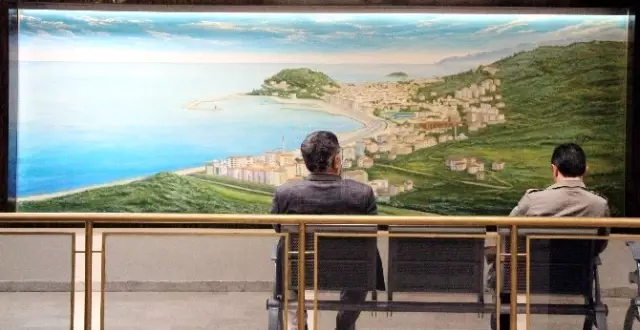 3 Dil Bilen Ressam Temizlik Görevlisi Olarak Çalışıyor 3 Dil Bilen Ressam Temizlik Görevlisi Olarak Çalışıyor
