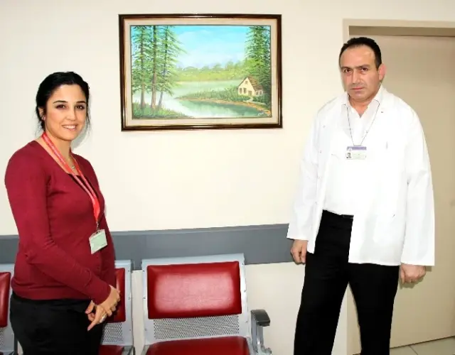 3 Dil Bilen Ressam Temizlik Görevlisi Olarak Çalışıyor 3 Dil Bilen Ressam Temizlik Görevlisi Olarak Çalışıyor