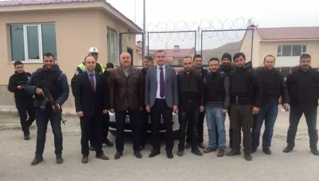 Kaymakam Sarı'dan Polise Moral Ziyareti Kaymakam Sarı'dan Polise Moral Ziyareti