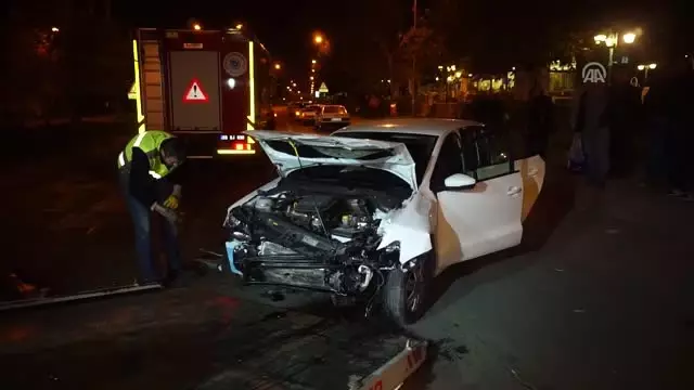 Trafik Kazası: 3 Yaralı