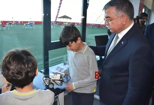 Bakan Yılmaz: Öğretmen Eğitimin Temel Unsudurur (2) Bakan Yılmaz: Öğretmen Eğitimin Temel Unsudurur (2)