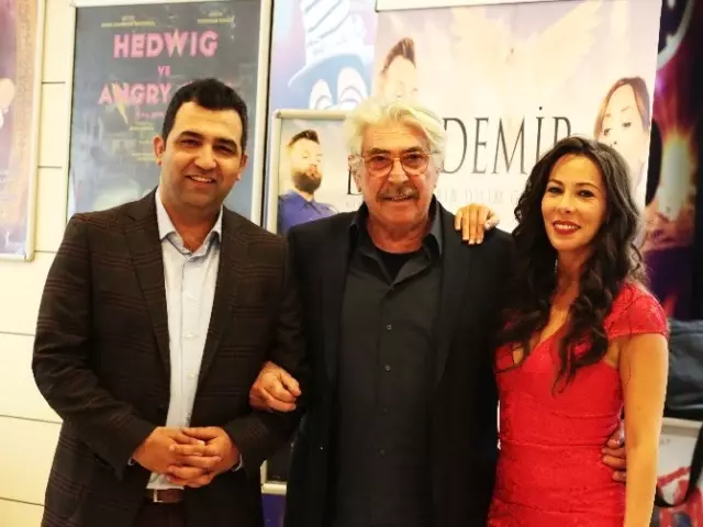 Demir' Adlı Tiyatro Oyununun Galası Yapıldı Demir' Adlı Tiyatro Oyununun Galası Yapıldı