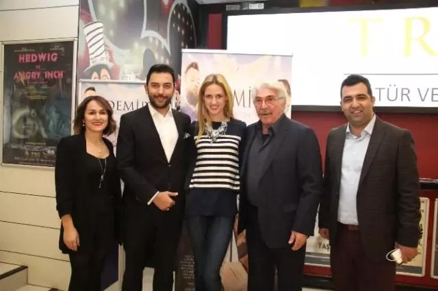 Demir' Adlı Tiyatro Oyununun Galası Yapıldı Demir' Adlı Tiyatro Oyununun Galası Yapıldı