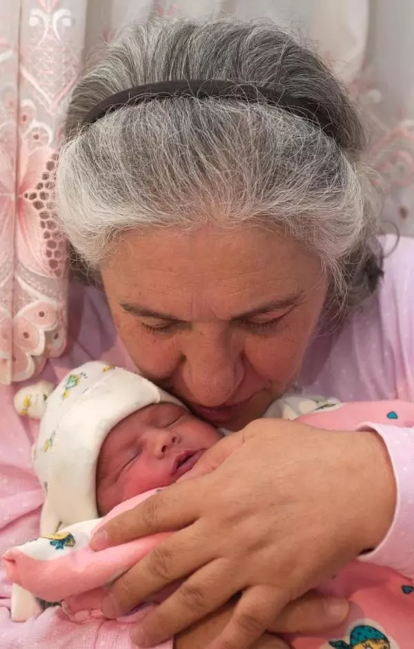 İleri Yaştaki Çiftin Tüp Bebek İkizleri 11 Yaşında Haberler