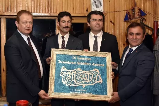 Derik'in Yeni Kaymakamı Kafkas'a Gümüşhane'de Veda Yemeği Derik'in Yeni Kaymakamı Kafkas'a Gümüşhane'de Veda Yemeği