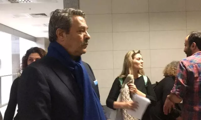 Kadir İnanır, Sevgilisi Jülide Kural'ın Davasına Destek İçin Adliyede Kadir İnanır, Sevgilisi Jülide Kural'ın Davasına Destek İçin Adliyede
