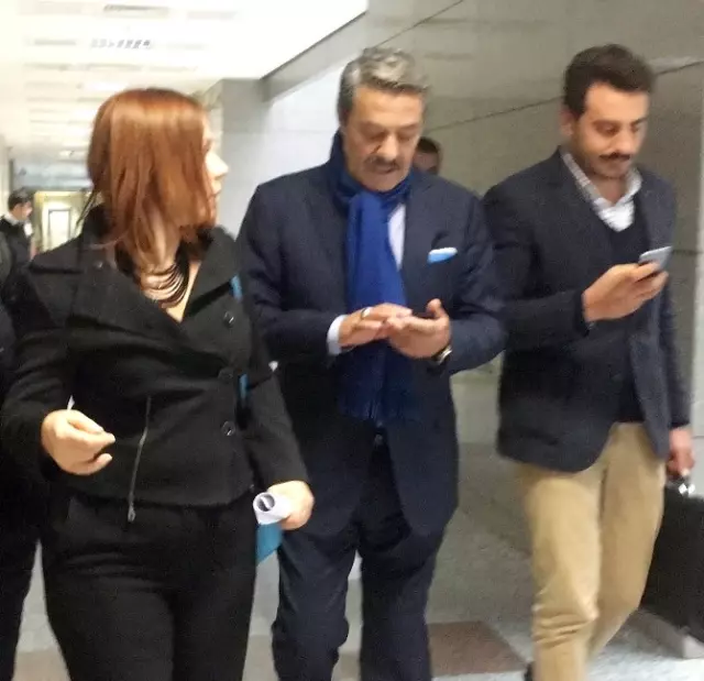 Kadir İnanır, Sevgilisi Jülide Kural'ın Davasına Destek İçin Adliyede Kadir İnanır, Sevgilisi Jülide Kural'ın Davasına Destek İçin Adliyede