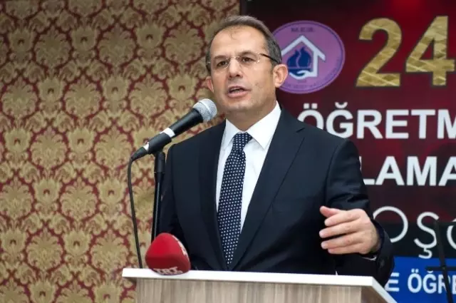Van'da 24 Kasım Öğretmenler Günü Etkinliği Van'da 24 Kasım Öğretmenler Günü Etkinliği