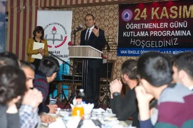 Van'da 24 Kasım Öğretmenler Günü Etkinliği Van'da 24 Kasım Öğretmenler Günü Etkinliği