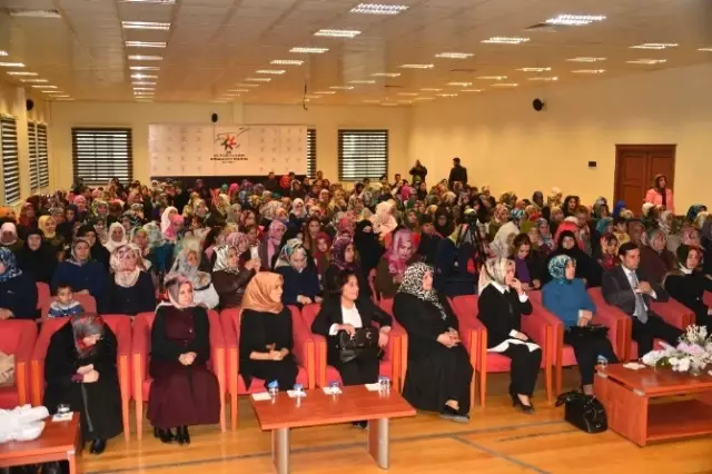 Tuşba Belediyesinden 'Kadına Karşı Şiddetin Önlenmesi' Semineri Tuşba Belediyesinden 'Kadına Karşı Şiddetin Önlenmesi' Semineri