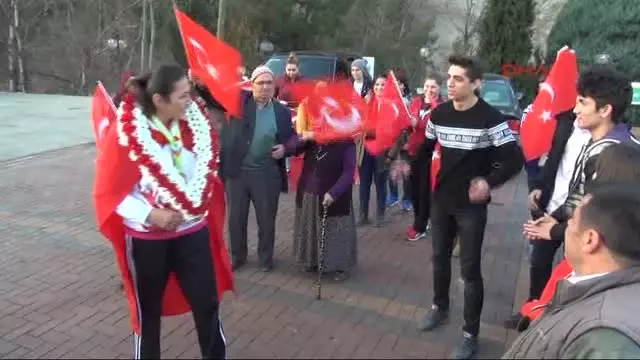 Istanbul'un Simgeleri Turuncu Renge Büründü
