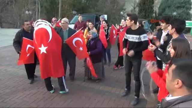 Istanbul'un Simgeleri Turuncu Renge Büründü