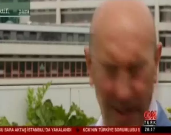 Belediye Başkanı Arıları Överken Gözünden Arı Soktu Belediye Başkanı Arıları Överken Gözünden Arı Soktu