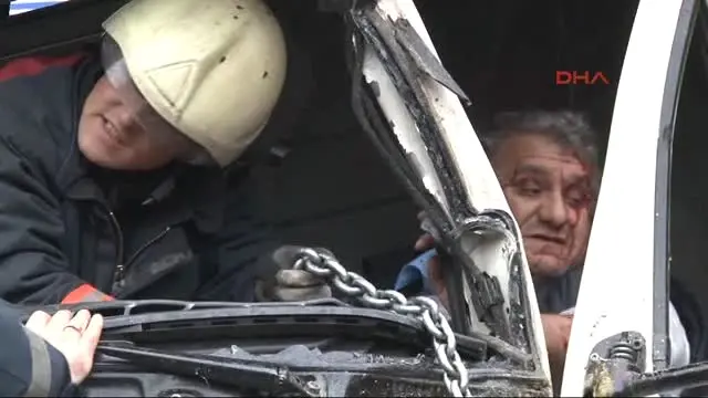 Hafriyat Kamyonu Ile Çöp Kamyonu Çarpıştı : 3 Yaralı Hafriyat Kamyonu Ile Çöp Kamyonu Çarpıştı : 3 Yaralı