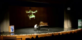 Suriyeli Genç Piyanist Konser Verdi