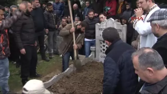 Erdal Tosun, Babası ve Kardeşiyle Aynı Mezara Gömüldü Erdal Tosun, Babası ve Kardeşiyle Aynı Mezara Gömüldü