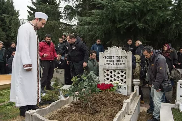 Yeniden) - Erdal Tosun, Babası ve Kardeşi ile Aynı Mezara Gömüldü Yeniden) - Erdal Tosun, Babası ve Kardeşi ile Aynı Mezara Gömüldü