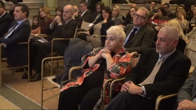 Italya'da Ödül Alan Serra Yılmaz Bizi Hızla Dibe Çeken Bir Cahilliğin