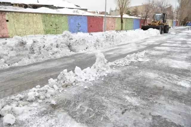 Yakutiye Belediyesi, Okul Bahçelerinin Karını Aldı Yakutiye Belediyesi, Okul Bahçelerinin Karını Aldı