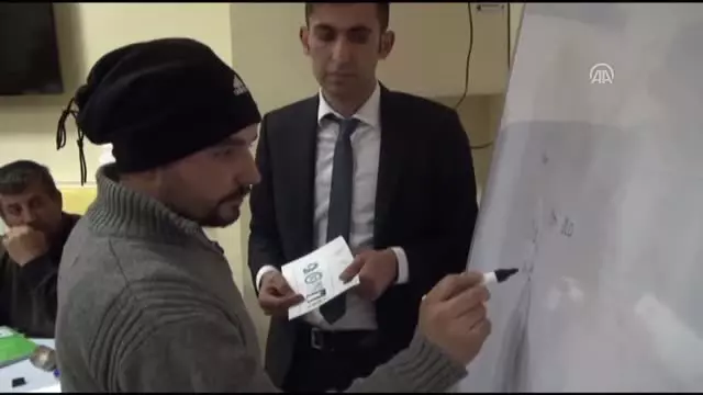 Engelleri Aşmak Için Okuma Yazma Öğreniyorlar