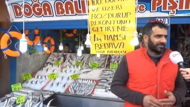 100 Dolar Bozdurana Balıkçı Esnafından 1 Kilo Hamsi Bedava
