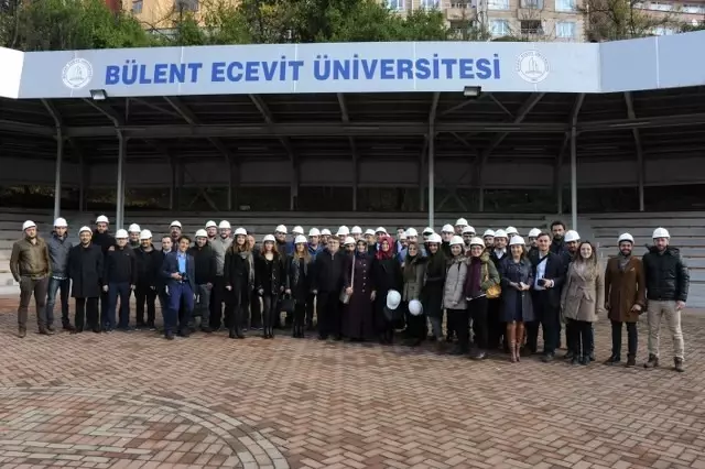 İnşaat Mühendisleri 15. Yılı Kampüste Kutladı İnşaat Mühendisleri 15. Yılı Kampüste Kutladı