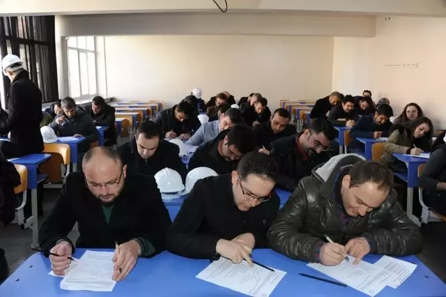 İnşaat Mühendisleri 15. Yılı Kampüste Kutladı İnşaat Mühendisleri 15. Yılı Kampüste Kutladı