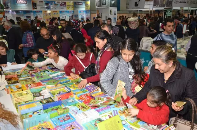 Fuar, dokuz günde 130 binin üzerinde kitapseveri ağırladı Fuar, dokuz günde 130 binin üzerinde kitapseveri ağırladı