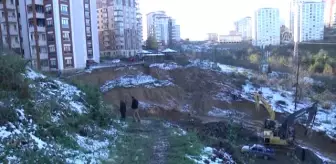 Çukurçayır: Ön Kısmında Toprak Kayması Yaşanan 10 Katlı Binanın Tahliyesine Karar Verildi Çukurçayır: Ön Kısmında Toprak Kayması Yaşanan 10 Katlı Binanın Tahliyesine Karar Verildi