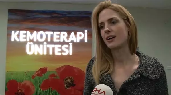 Ünlü Oyuncu Wilma Elles'ten Kanser Hastalarına Moral Ziyareti Ünlü Oyuncu Wilma Elles'ten Kanser Hastalarına Moral Ziyareti