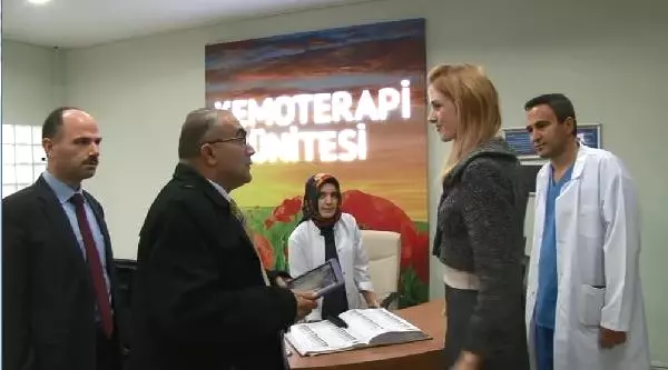 Ünlü Oyuncu Wilma Elles'ten Kanser Hastalarına Moral Ziyareti Ünlü Oyuncu Wilma Elles'ten Kanser Hastalarına Moral Ziyareti