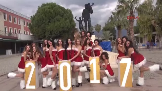 Antalya Noel Anneler Yeni Yılı Noel Baba Ile Kutladı Antalya Noel Anneler Yeni Yılı Noel Baba Ile Kutladı